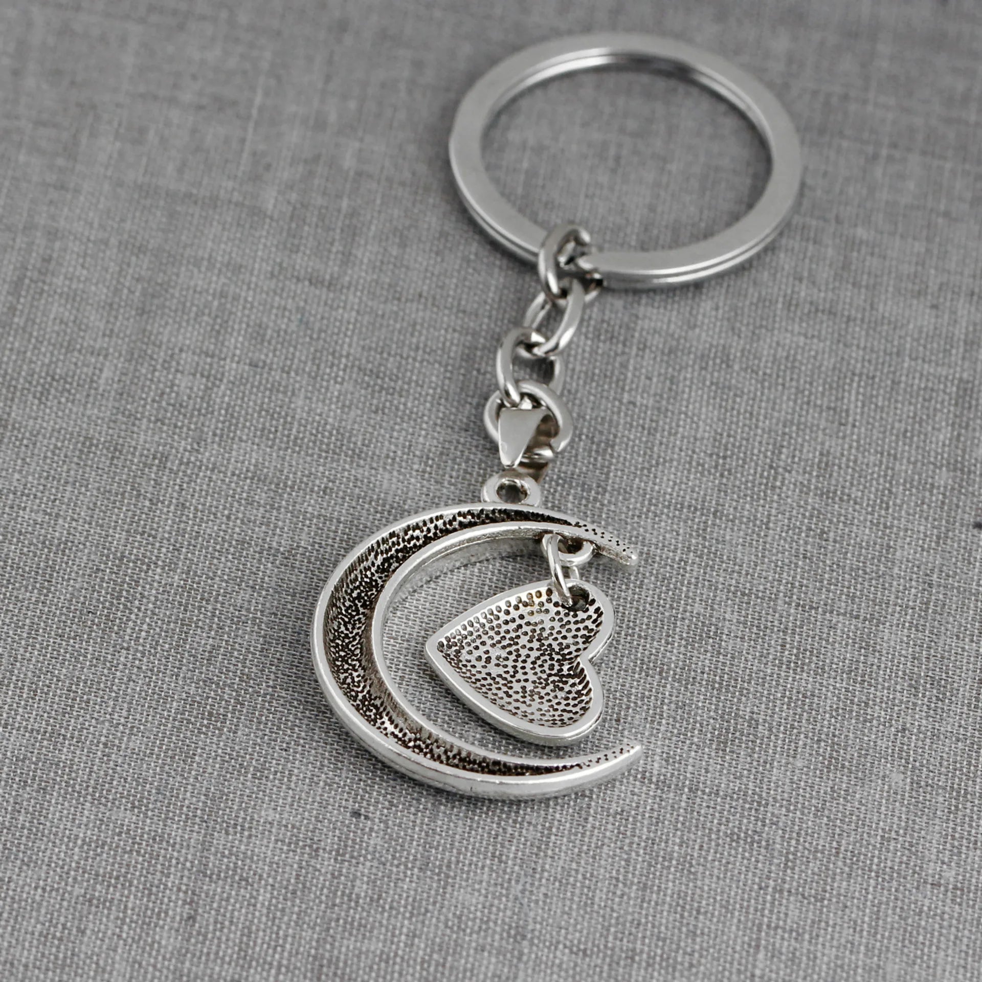 1Pc I Love You to the Moon and Back Keychain Key Ring Jewelry Moon and Heart Key Chains Gifts for Women